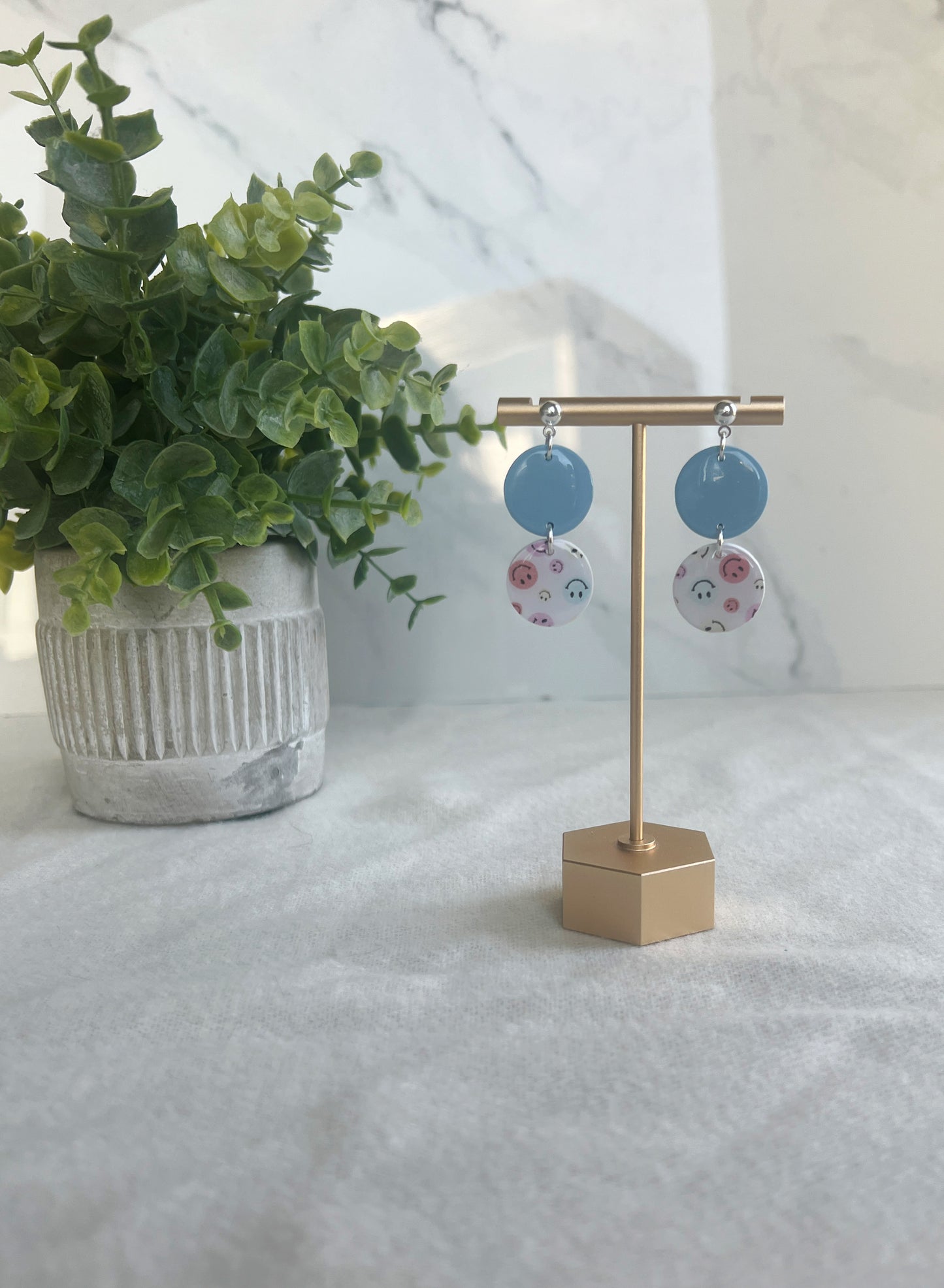 Smiley Face Circle Dangles (Shimmer)